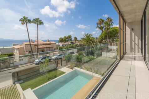 Newly built villa in Alcanada with sea views