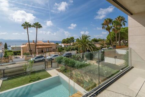 Newly built villa in Alcanada with sea views