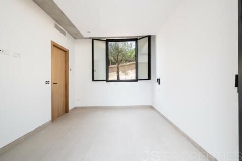 Newly built villa in Alcanada with sea views