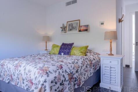 Fantastic house with perfect sea views and rental license in Alcanada