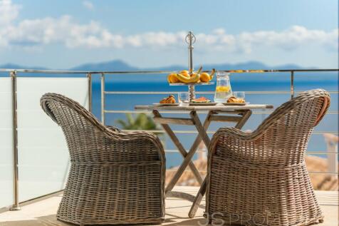Fantastic house with perfect sea views and rental license in Alcanada
