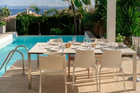 Fantastic house with perfect sea views and rental license in Alcanada