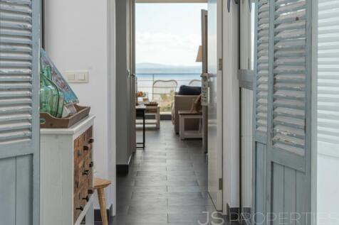 Fantastic house with perfect sea views and rental license in Alcanada