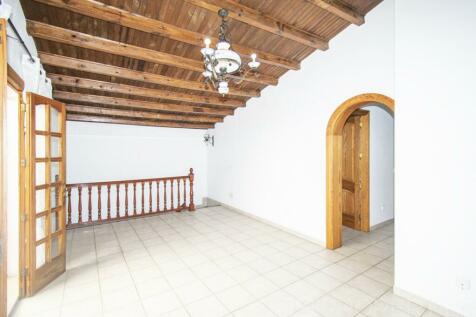 TRADITIONAL TOWNHOUSE FOR SALE IN THE HEART OF COSTITX