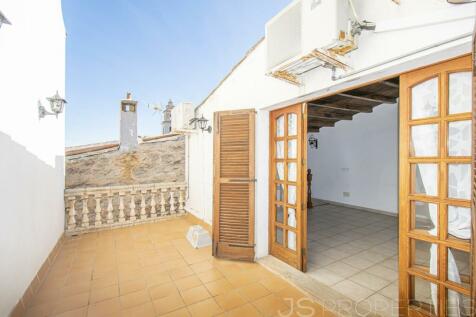 TRADITIONAL TOWNHOUSE FOR SALE IN THE HEART OF COSTITX