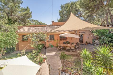 COZY VILLA FOR SALE IN COSTA DE LA CALMA