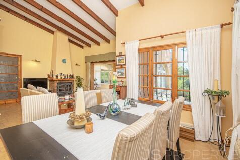 COZY VILLA FOR SALE IN COSTA DE LA CALMA