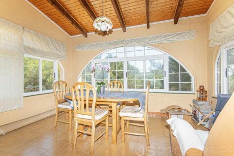 COZY VILLA FOR SALE IN COSTA DE LA CALMA