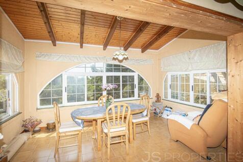 COZY VILLA FOR SALE IN COSTA DE LA CALMA