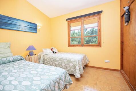 COZY VILLA FOR SALE IN COSTA DE LA CALMA