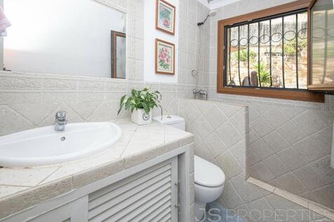 COZY VILLA FOR SALE IN COSTA DE LA CALMA