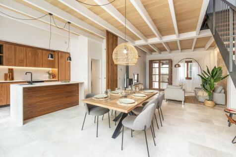 Luxurious townhouse in Pollenca