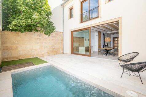 Luxurious townhouse in Pollenca