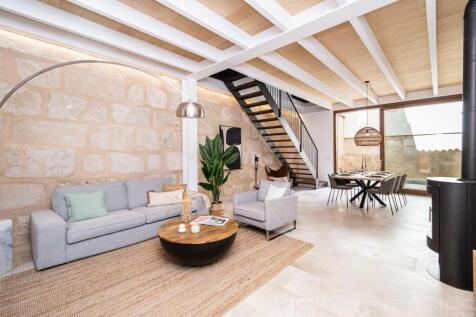 Luxurious townhouse in Pollenca