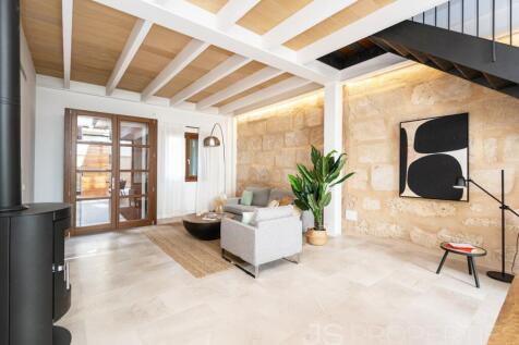 Luxurious townhouse in Pollenca