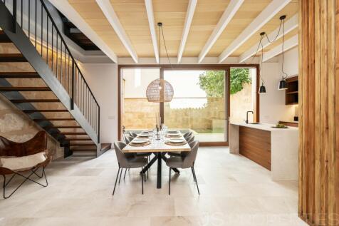 Luxurious townhouse in Pollenca