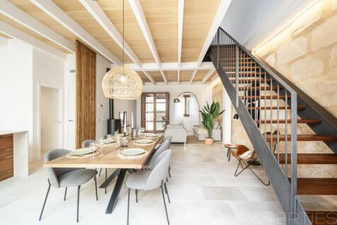 Luxurious townhouse in Pollenca