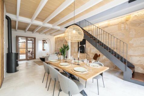 Luxurious townhouse in Pollenca