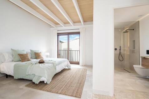 Luxurious townhouse in Pollenca