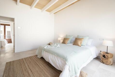 Luxurious townhouse in Pollenca