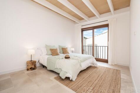 Luxurious townhouse in Pollenca