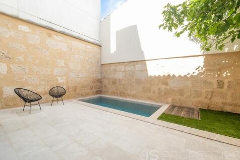 Luxurious townhouse in Pollenca