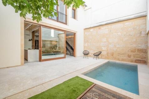 Luxurious townhouse in Pollenca