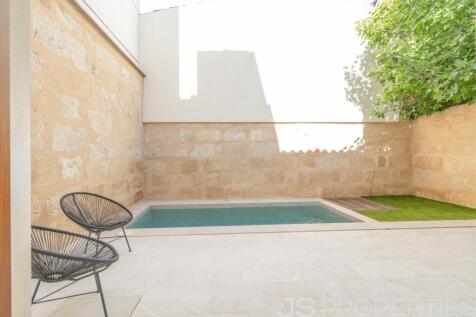 Luxurious townhouse in Pollenca