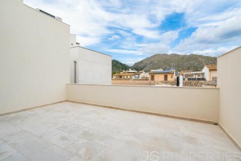 Luxurious townhouse in Pollenca