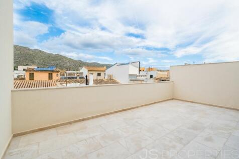 Luxurious townhouse in Pollenca