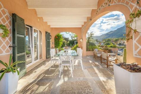 Excellent Villa with spectacular sea views 