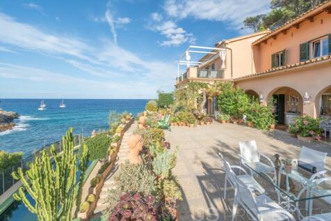 Excellent Villa with spectacular sea views 