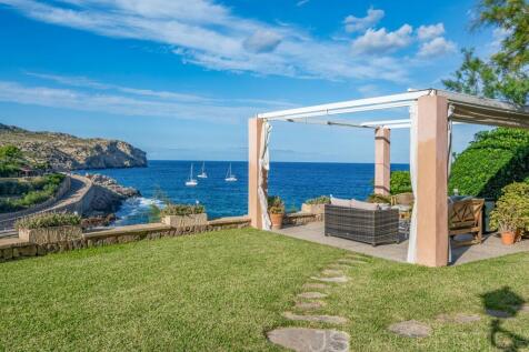 Excellent Villa with spectacular sea views 
