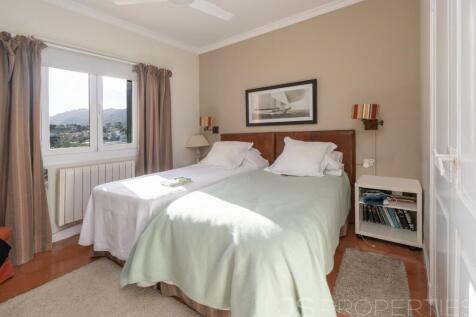 Excellent Villa with spectacular sea views 