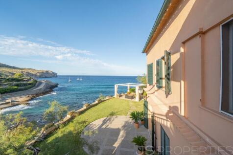 Excellent Villa with spectacular sea views 