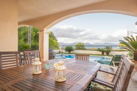 BEAUTIFUL SEAFRONT PROPERTY FOR SALE IN MANRESA