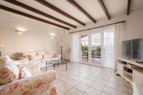 BEAUTIFUL SEAFRONT PROPERTY FOR SALE IN MANRESA