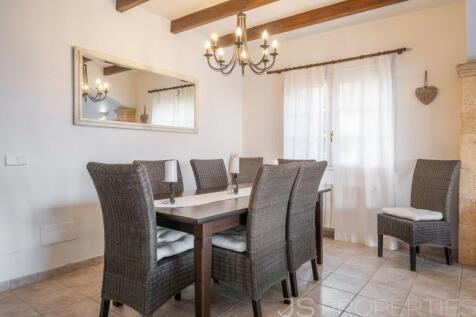 BEAUTIFUL SEAFRONT PROPERTY FOR SALE IN MANRESA