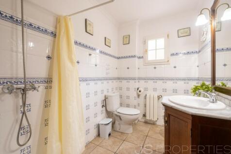 BEAUTIFUL SEAFRONT PROPERTY FOR SALE IN MANRESA