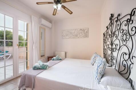 BEAUTIFUL SEAFRONT PROPERTY FOR SALE IN MANRESA