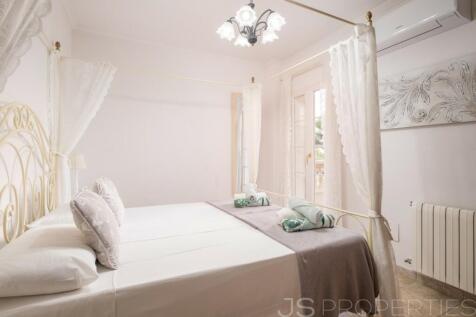 BEAUTIFUL SEAFRONT PROPERTY FOR SALE IN MANRESA