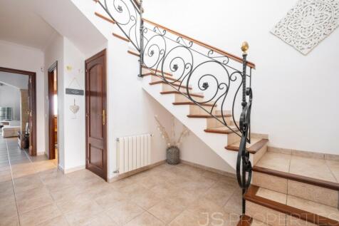 BEAUTIFUL SEAFRONT PROPERTY FOR SALE IN MANRESA