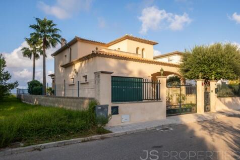 BEAUTIFUL SEAFRONT PROPERTY FOR SALE IN MANRESA