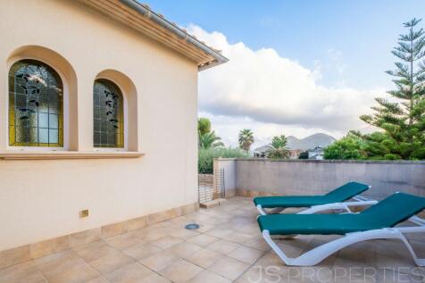 BEAUTIFUL SEAFRONT PROPERTY FOR SALE IN MANRESA