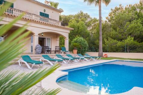 BEAUTIFUL SEAFRONT PROPERTY FOR SALE IN MANRESA