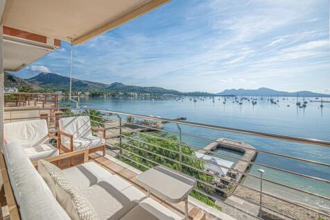 MODERN FRONTLINE APARTMENT WITH SEA VIEWS FOR SALE