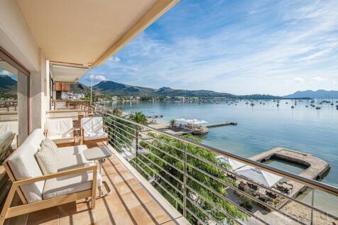 MODERN FRONTLINE APARTMENT WITH SEA VIEWS FOR SALE