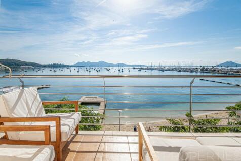 MODERN FRONTLINE APARTMENT WITH SEA VIEWS FOR SALE