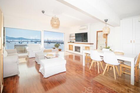 MODERN FRONTLINE APARTMENT WITH SEA VIEWS FOR SALE