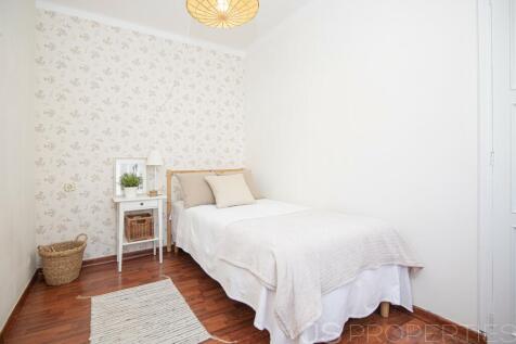 MODERN FRONTLINE APARTMENT WITH SEA VIEWS FOR SALE